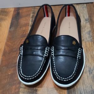 Tommy Hilfiger Black loafers size 8